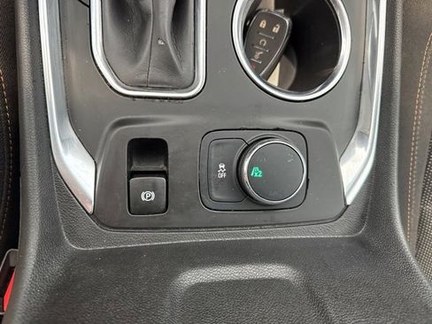 Used 2021 Chevrolet Traverse LT image 26