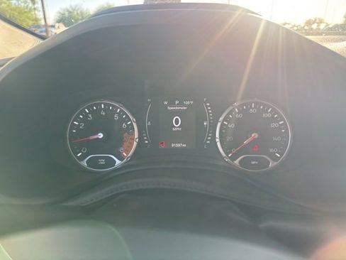 Used 2016 Jeep Renegade Latitude w/ Popular Equipment Group AWD/4WD image 2