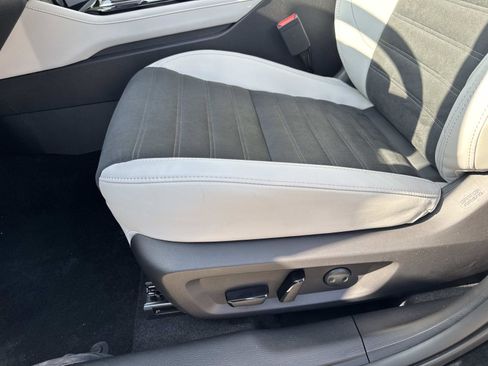 New 2025 Mitsubishi Outlander SE image 19