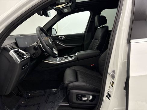 Used 2025 BMW X5 xDrive40i w/ Parking Assistance Package AWD/4WD image 25
