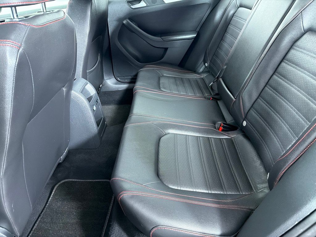 Used 2013 Volkswagen Jetta GLI FWD image 17