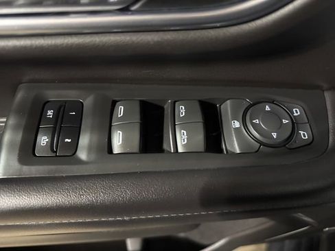 Used 2021 Chevrolet Suburban LT AWD/4WD image 3