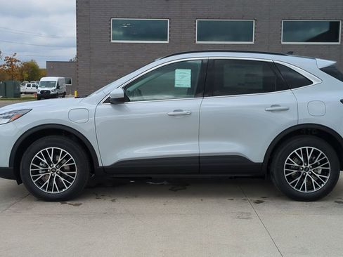 New 2026 Ford Escape SE image 2