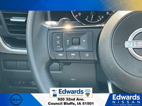 Used 2023 Nissan Rogue SV AWD/4WD image 18
