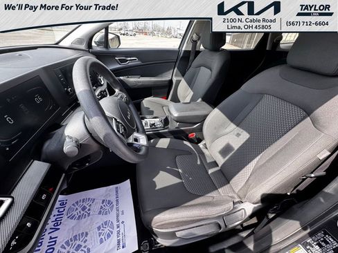 Used 2024 Kia Sportage LX image 9