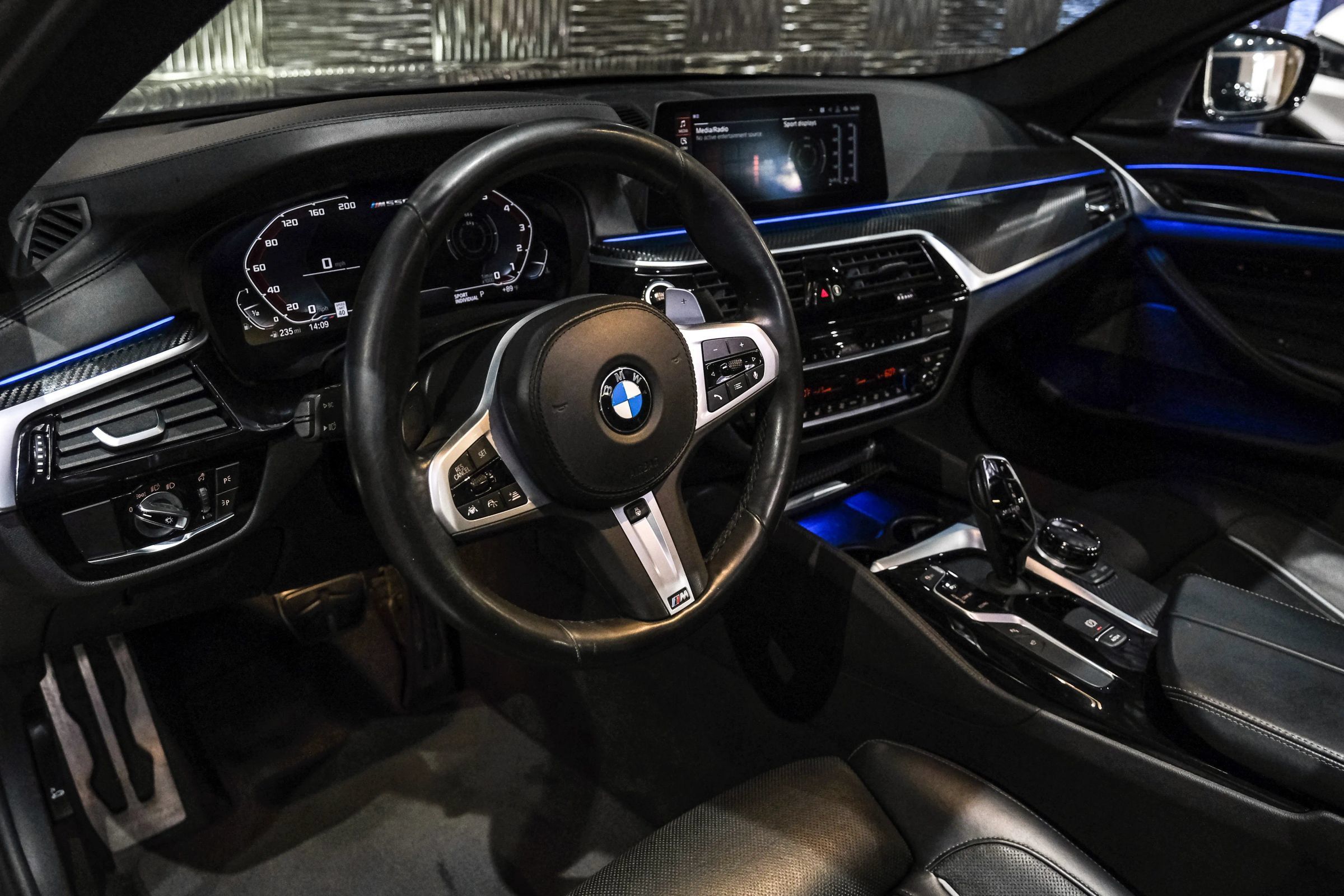 Used 2020 BMW M550i xDrive w/ Executive Package AWD/4WD image 4
