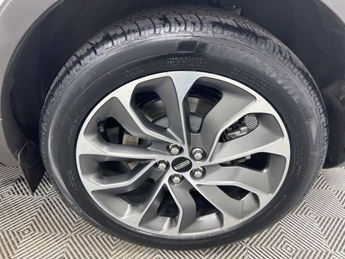 Used 2023 Lincoln Nautilus Reserve w/ Equipment Group 201A image 10