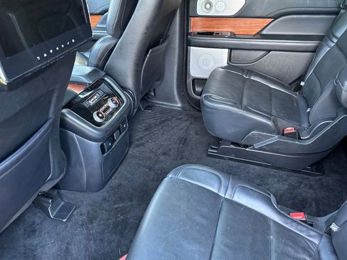 Certified 2019 Lincoln Navigator Reserve AWD/4WD image 12