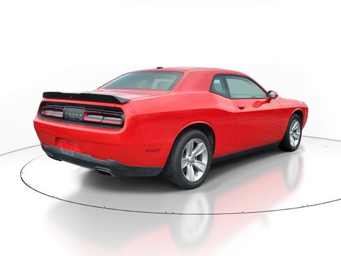 Used 2023 Dodge Challenger SXT image 4