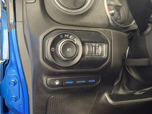 Used 2022 Jeep Wrangler Unlimited Sahara w/ Cold Weather Group AWD/4WD image 21
