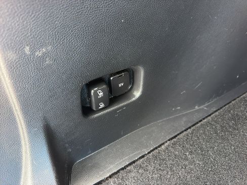 Used 2016 Ford Edge SEL FWD image 12