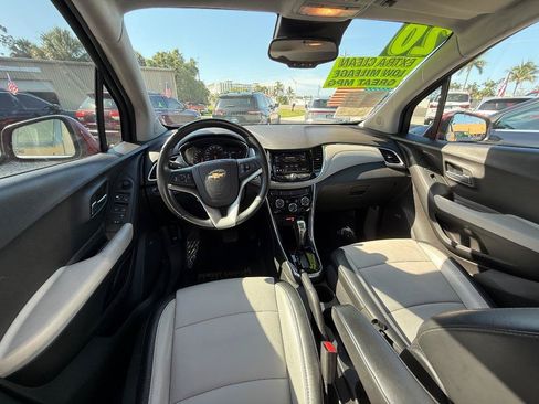 Used 2020 Chevrolet Trax Premier FWD image 9