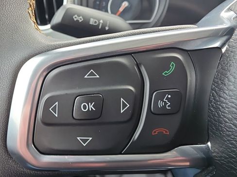 Used 2025 Jeep Wrangler Unlimited Sahara AWD/4WD image 23