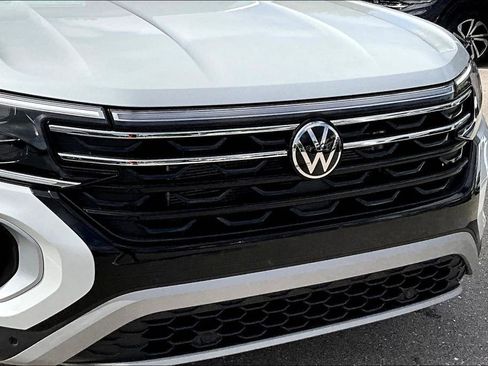 New 2026 Volkswagen Atlas Peak Edition AWD/4WD image 11