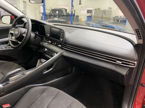 Used 2023 Hyundai Elantra SEL image 18