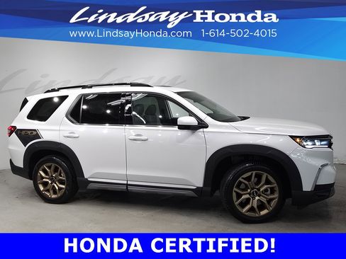 Certified 2024 Honda Pilot Touring image 3