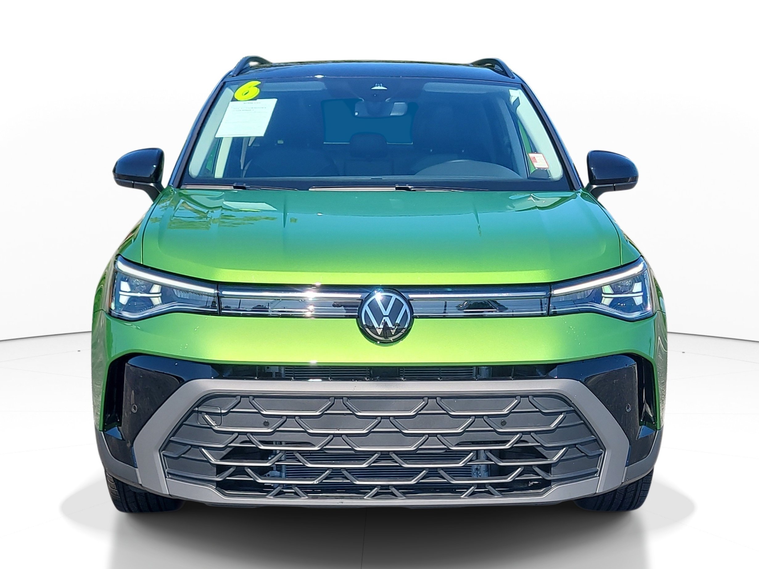Used 2026 Volkswagen Taos SE FWD image 2
