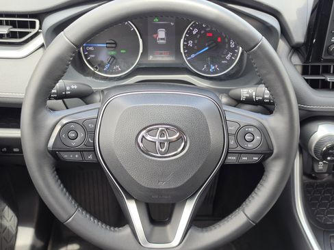 Certified 2022 Toyota RAV4 XLE Premium AWD/4WD image 17