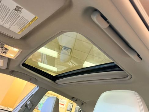 Used 2015 Toyota Camry XLE FWD image 6