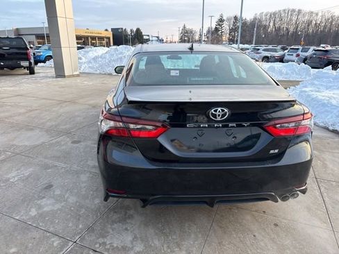 Used 2024 Toyota Camry SE image 6