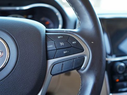 Used 2020 Jeep Grand Cherokee Overland AWD/4WD image 31