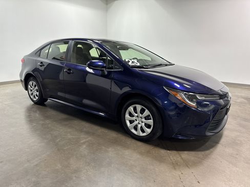 Used 2023 Toyota Corolla LE image 2