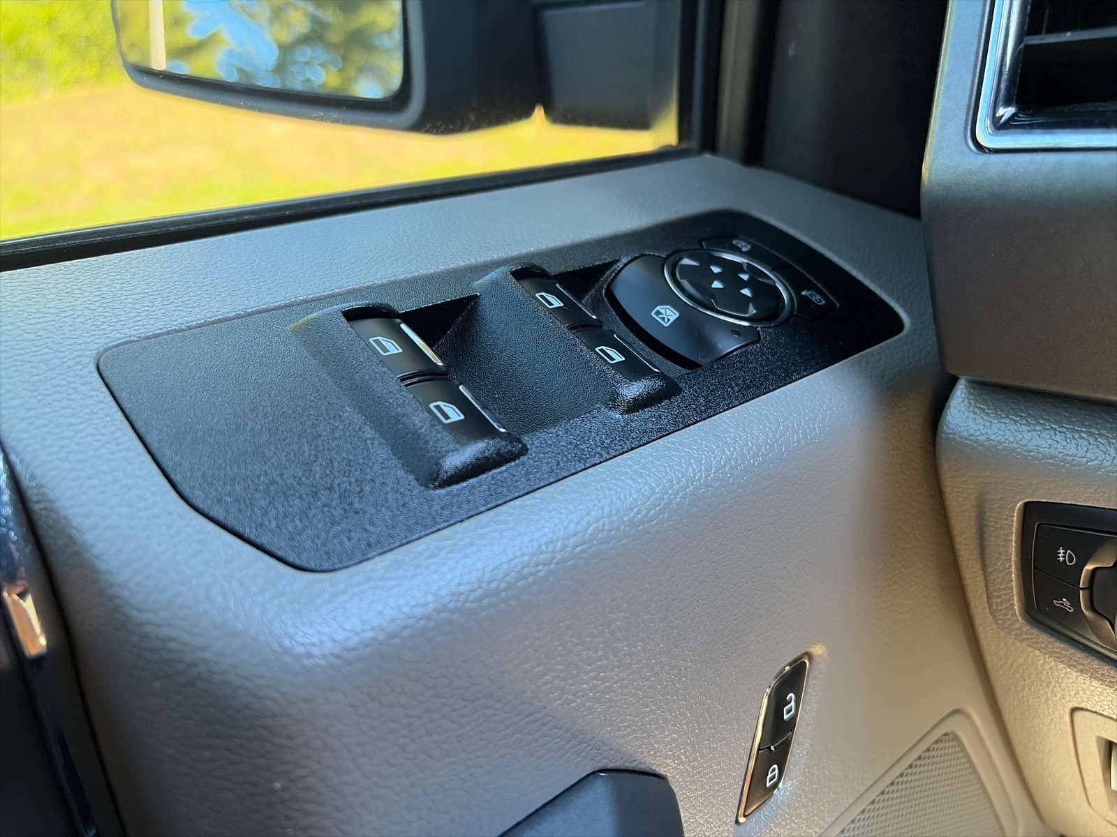Used 2018 Ford F150 XLT w/ Equipment Group 302A Luxury AWD/4WD image 30