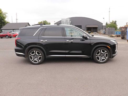 Used 2023 Hyundai Palisade Limited w/ Winter Package AWD/4WD image 5