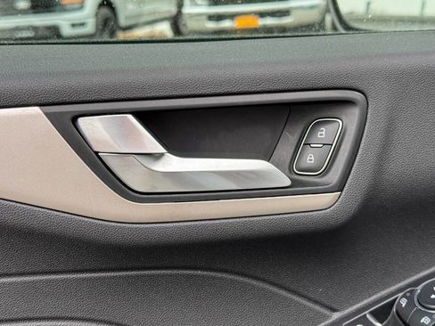 Used 2022 Ford Escape SEL image 25