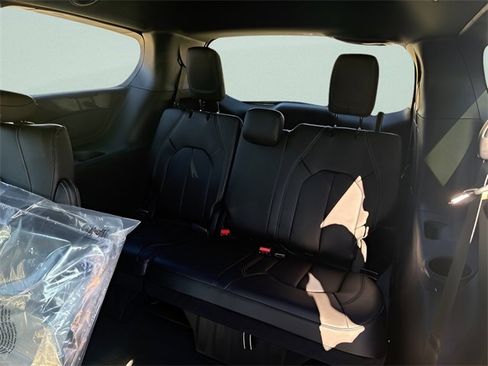 New 2026 Chrysler Pacifica Select image 25