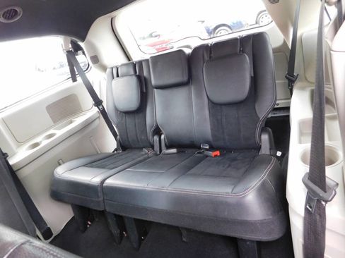 Used 2018 Dodge Grand Caravan SXT image 6