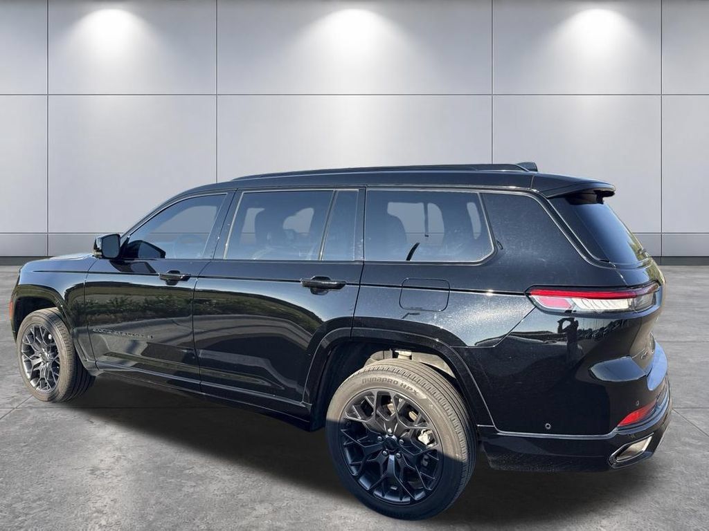 Used 2023 Jeep Grand Cherokee L Summit w/ Advanced Protech Group IV AWD/4WD image 8