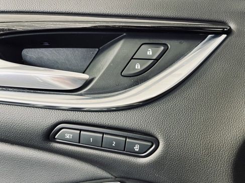 Used 2021 Buick Enclave Avenir image 21