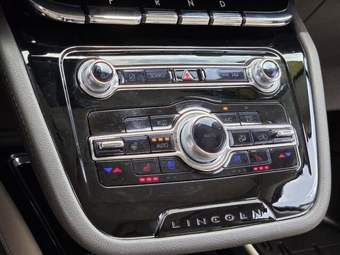 Used 2022 Lincoln Corsair Reserve w/ Equipment Group 201A FWD image 23