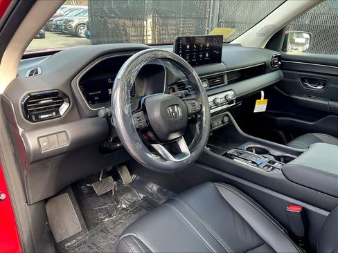 New 2026 Honda Pilot Touring image 9