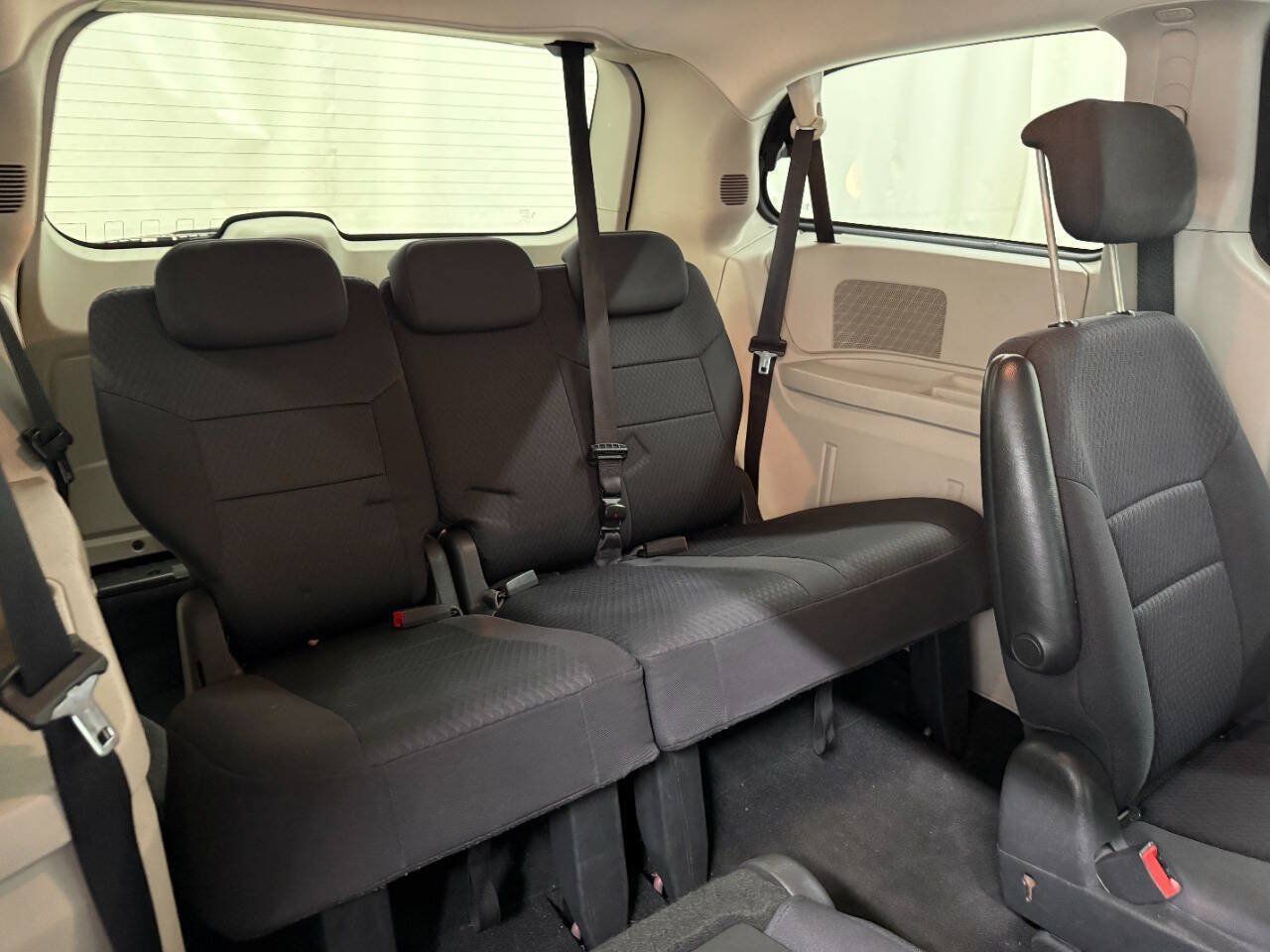 Used 2010 Dodge Grand Caravan SE FWD image 11
