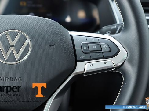 Used 2024 Volkswagen Tiguan SE w/ Panoramic Sunroof Package FWD image 22