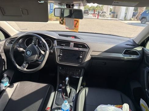 Used 2020 Volkswagen Tiguan SE w/ Panoramic Sunroof Package FWD image 13