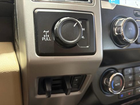 Used 2019 Ford F250 Lariat w/ Chrome Package image 24