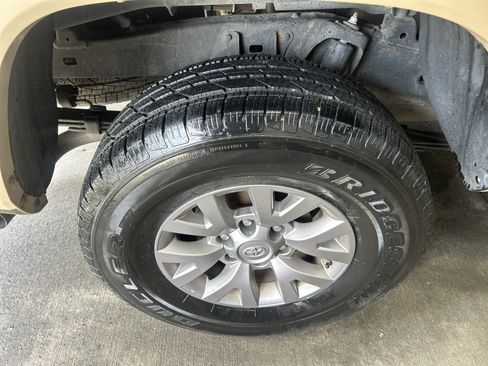 Used 2017 Toyota Tacoma SR5 w/ Tow Package RWD image 41