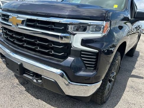 Used 2022 Chevrolet Silverado 1500 LT AWD/4WD image 9
