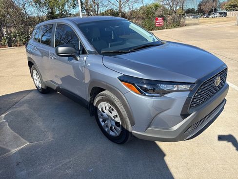 Used 2025 Toyota Corolla Cross L image 3