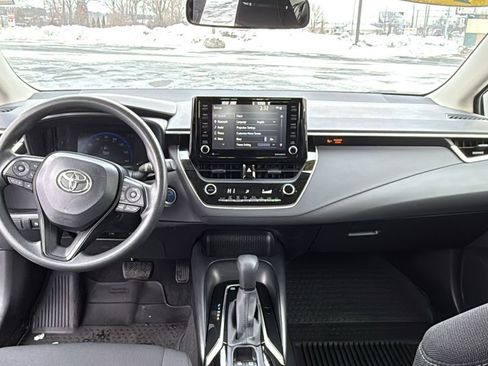 Certified 2022 Toyota Corolla LE image 28