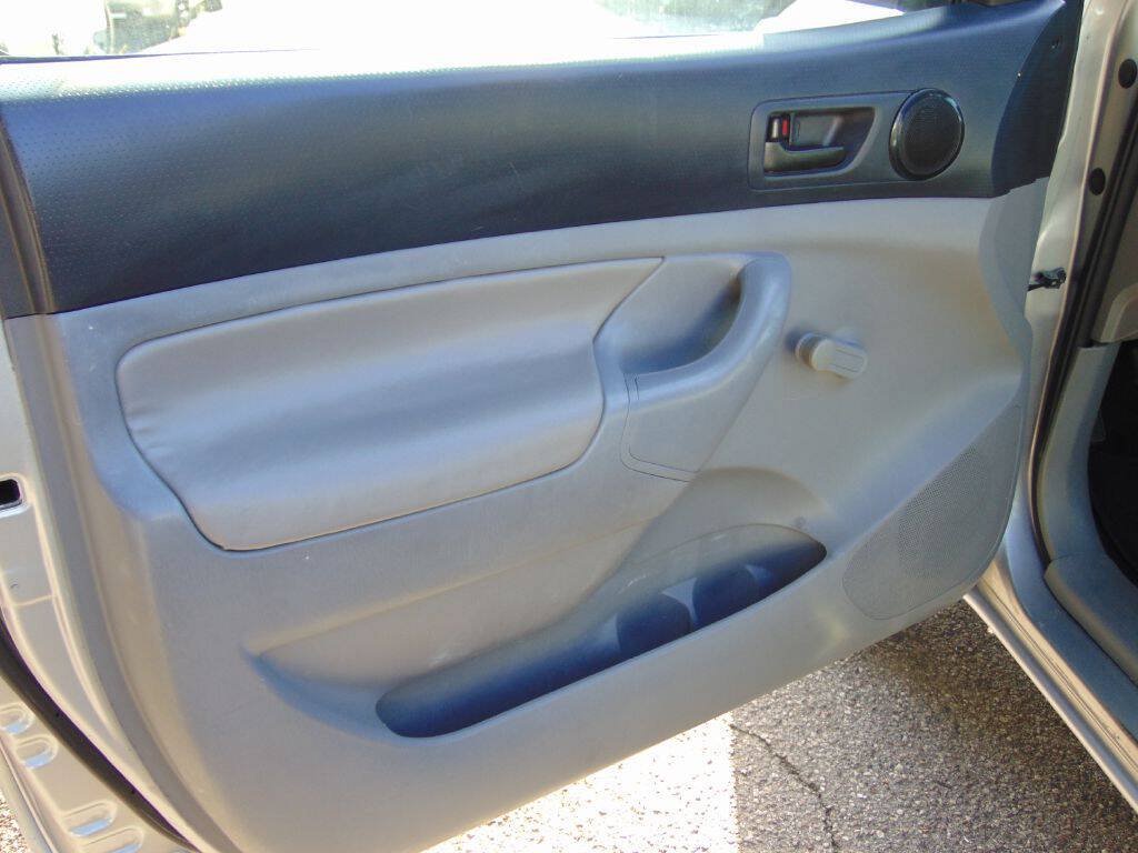 Used 2014 Toyota Tacoma 2WD Regular Cab image 13