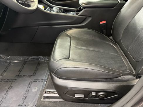 Used 2023 Jeep Grand Cherokee Limited w/ Luxury Tech Group II image 12