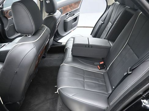 Used 2011 Jaguar XJ L image 16
