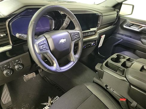 Used 2025 Chevrolet Silverado 1500 LT image 11