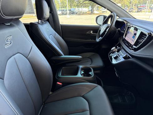New 2026 Chrysler Pacifica Select w/ S Appearance Package image 20