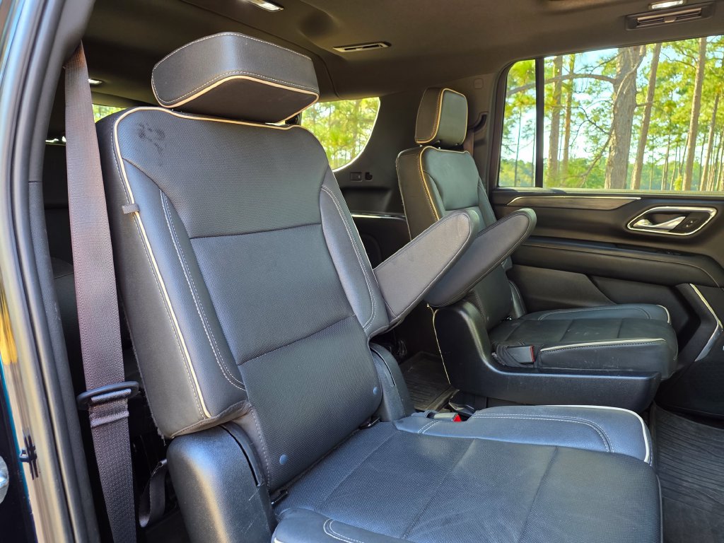 Used 2023 GMC Yukon XL SLT AWD/4WD image 24