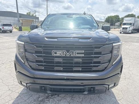 Used 2023 GMC Sierra 1500 Elevation w/ LPO, Elevation Black Package AWD/4WD image 2